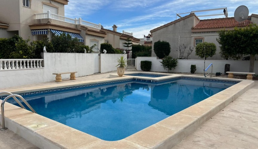 Brukt - Villa -
Algorfa - Inland