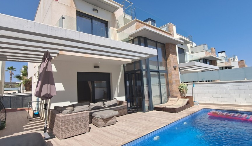 Brukt - Villa -
Cabo Roig - Costa Blanca