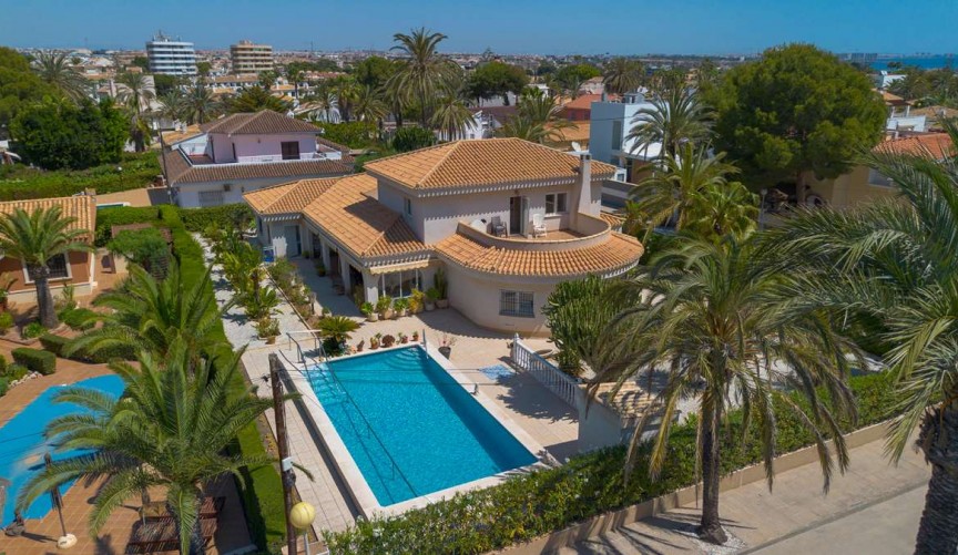 Brukt - Villa -
Cabo Roig - Costa Blanca