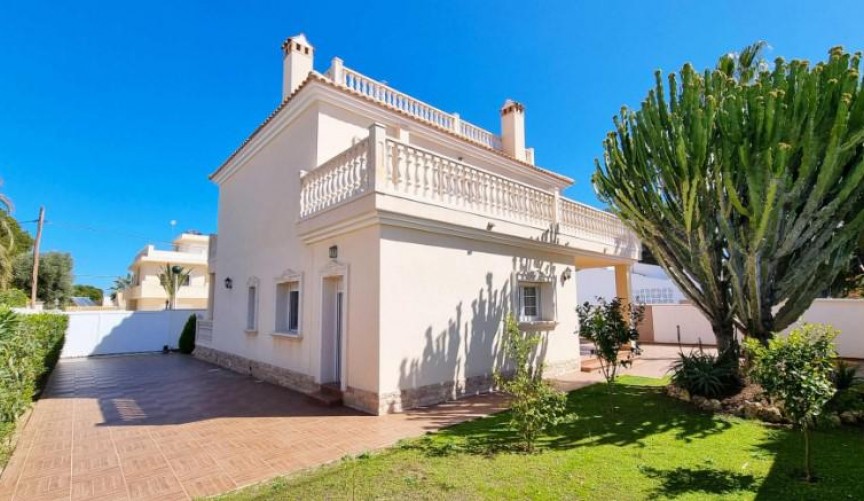 Brukt - Villa -
Cabo Roig - Costa Blanca