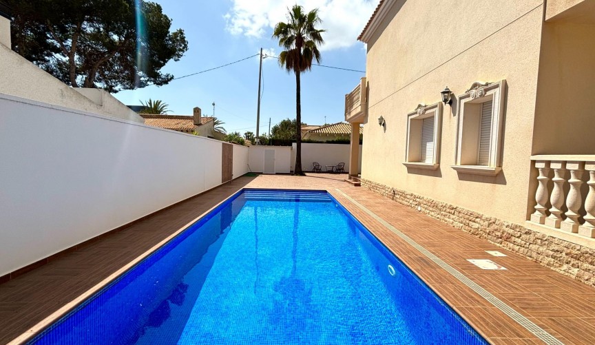 Brukt - Villa -
Cabo Roig - Costa Blanca