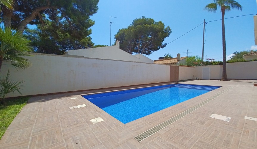 Brukt - Villa -
Cabo Roig - Costa Blanca
