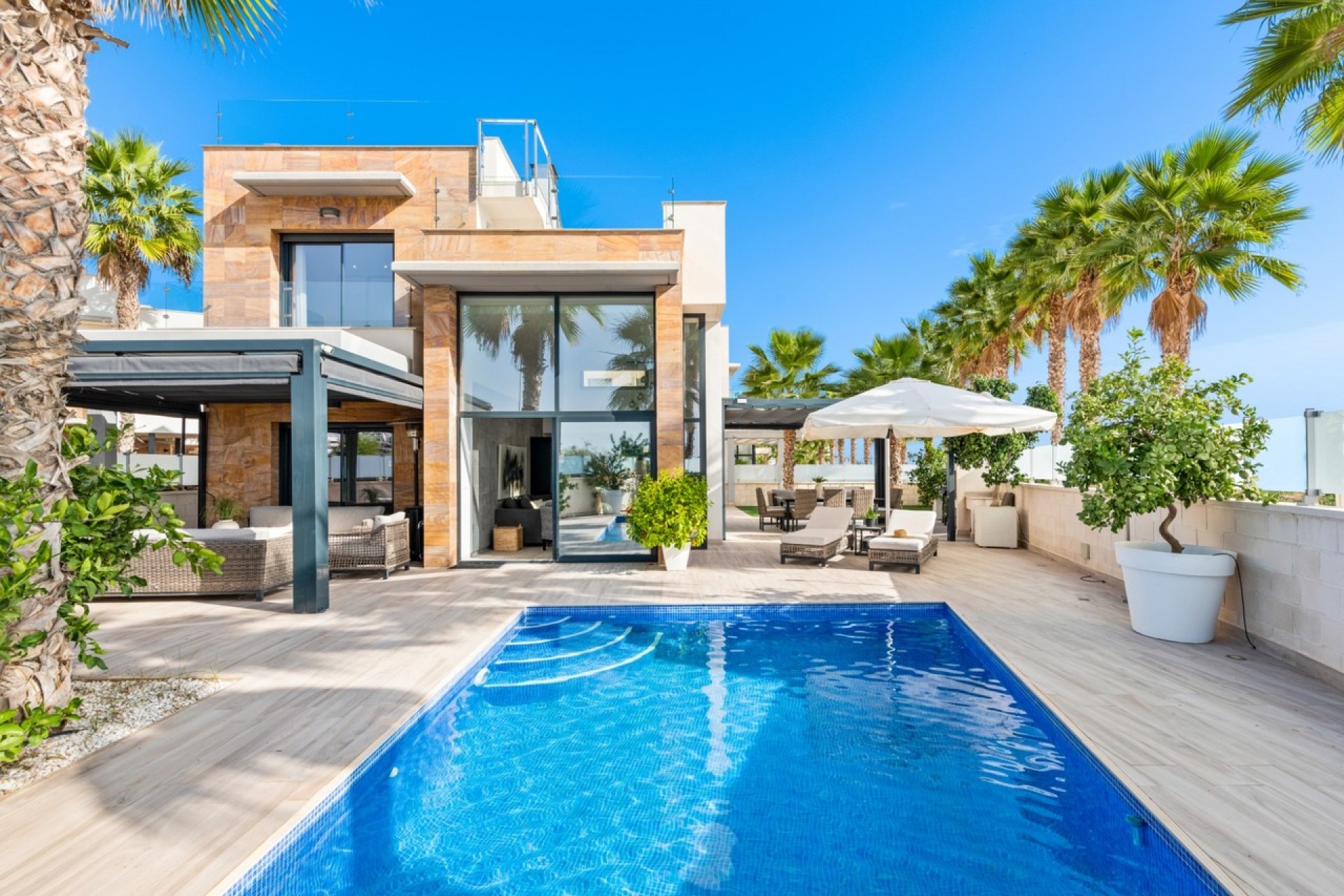 Brukt - Villa -
Cabo Roig - Costa Blanca