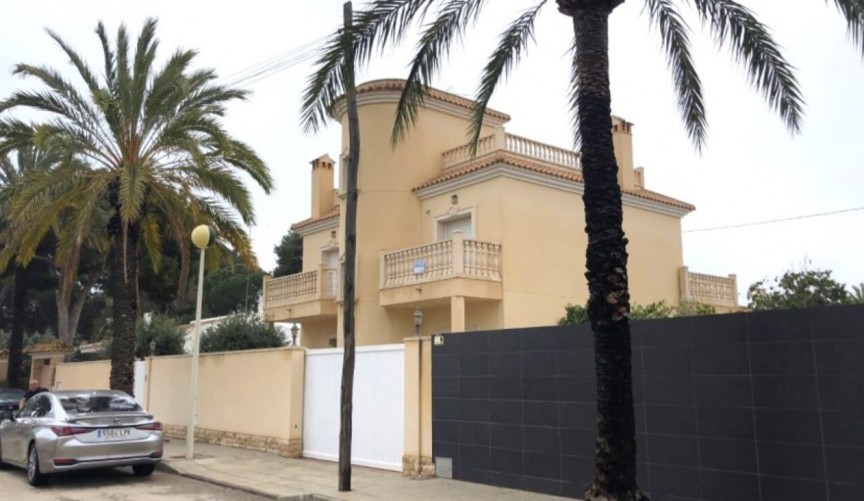 Brukt - Villa -
Cabo Roig - Costa Blanca