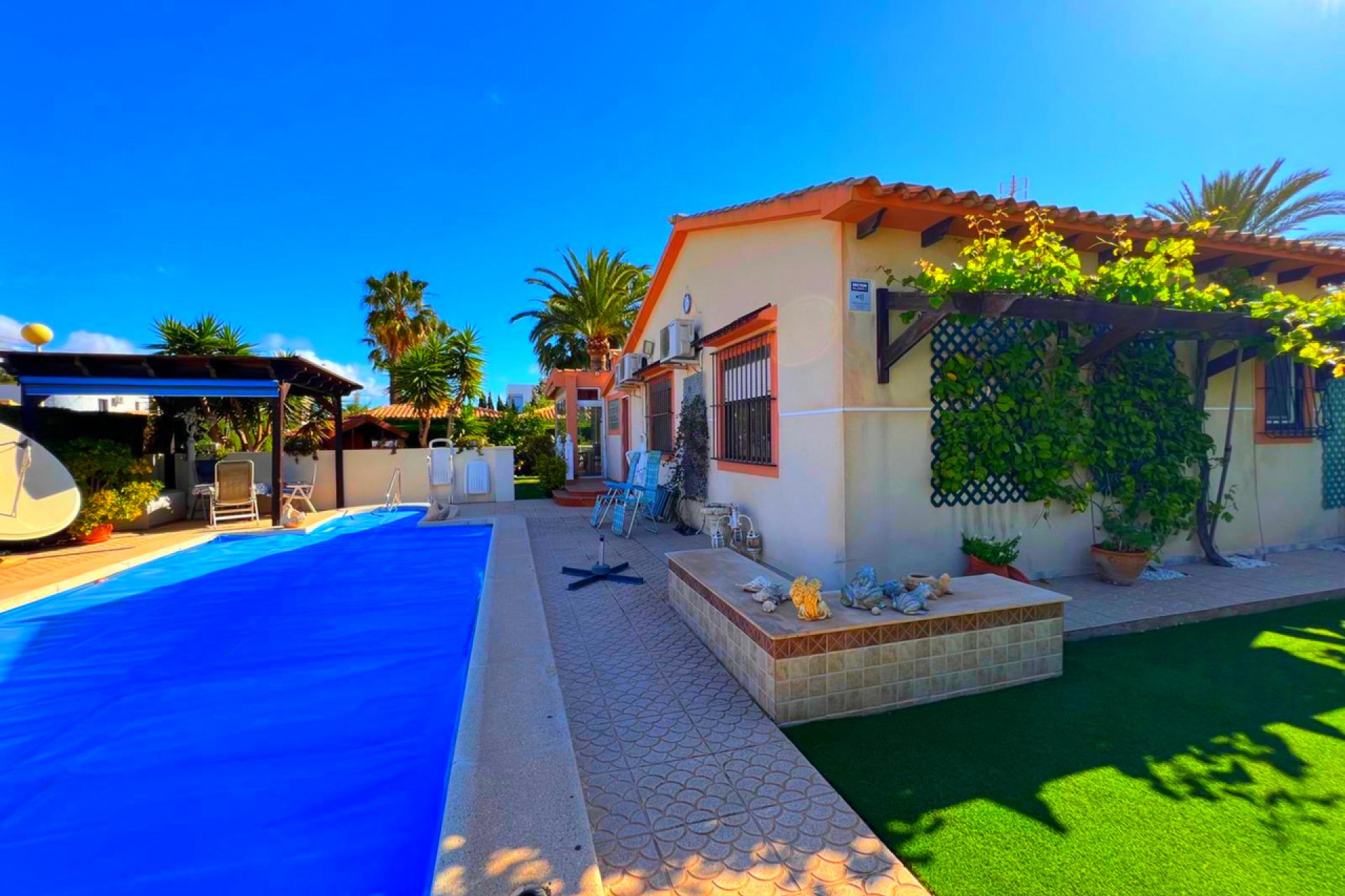 Brukt - Villa -
Cabo Roig - Costa Blanca