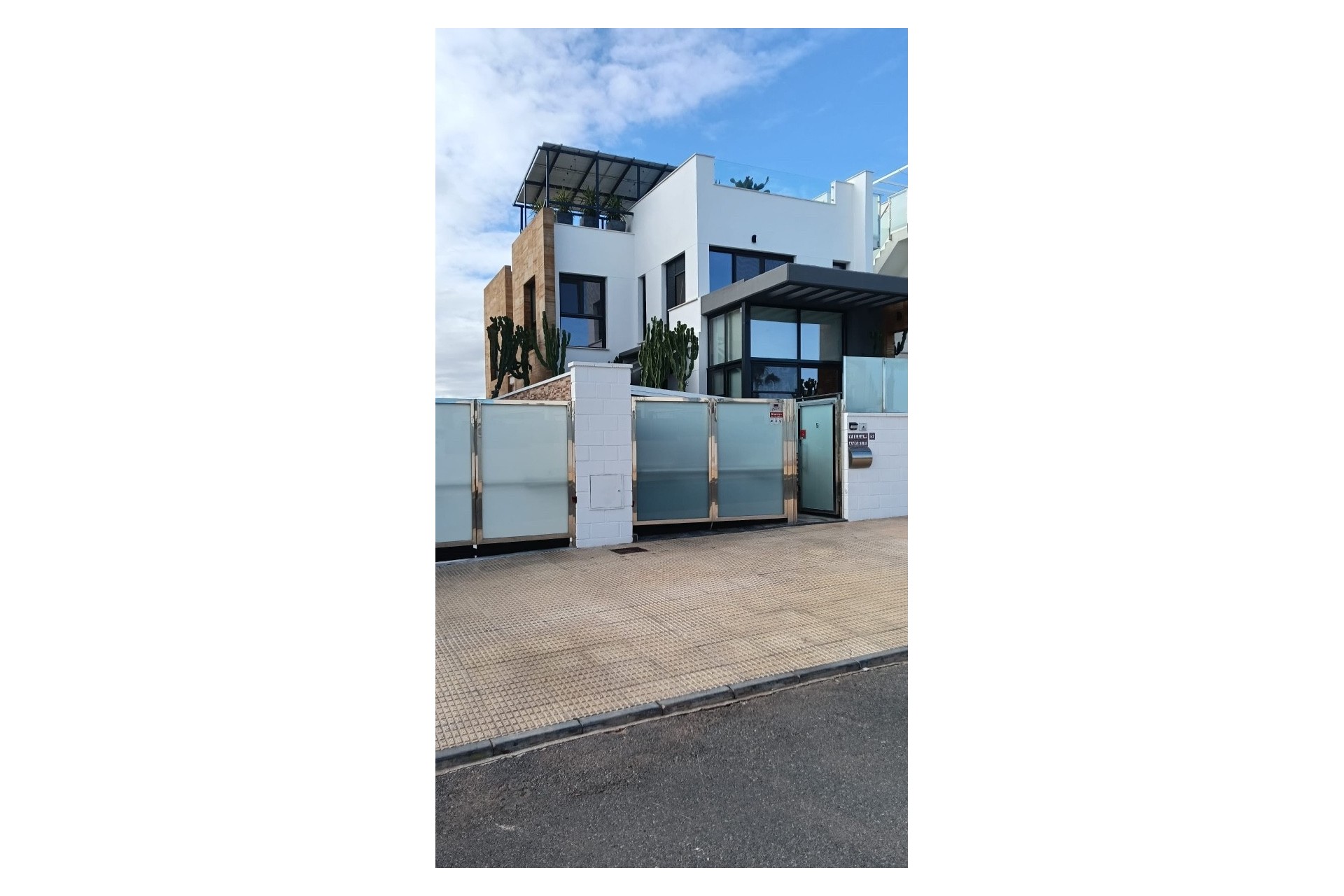 Brukt - Villa -
Cabo Roig - Costa Blanca