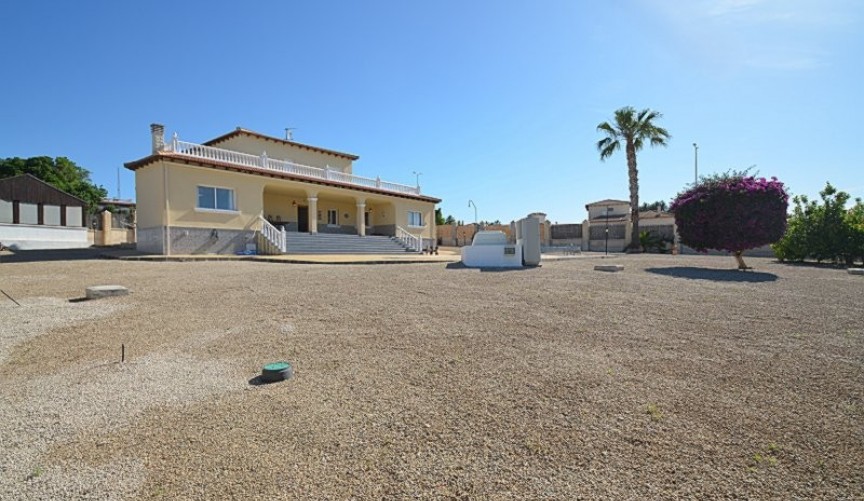 Brukt - Villa -
Campos del Río - Inland