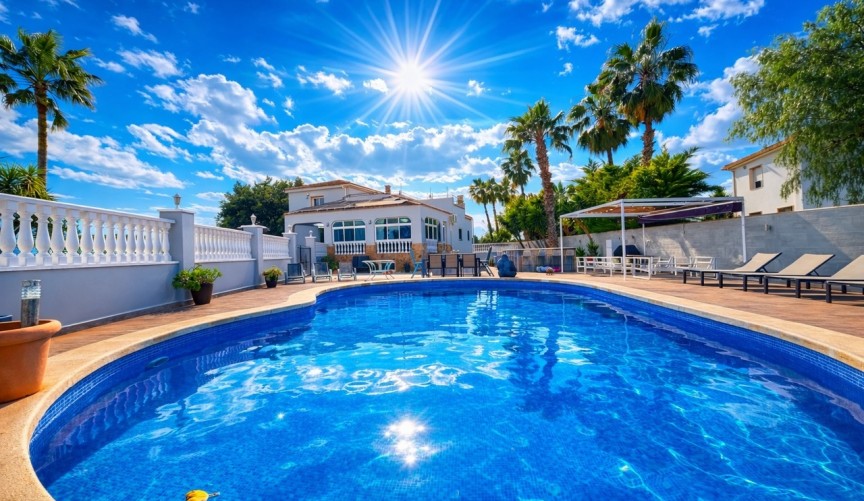 Brukt - Villa -
Catral - Costa Blanca