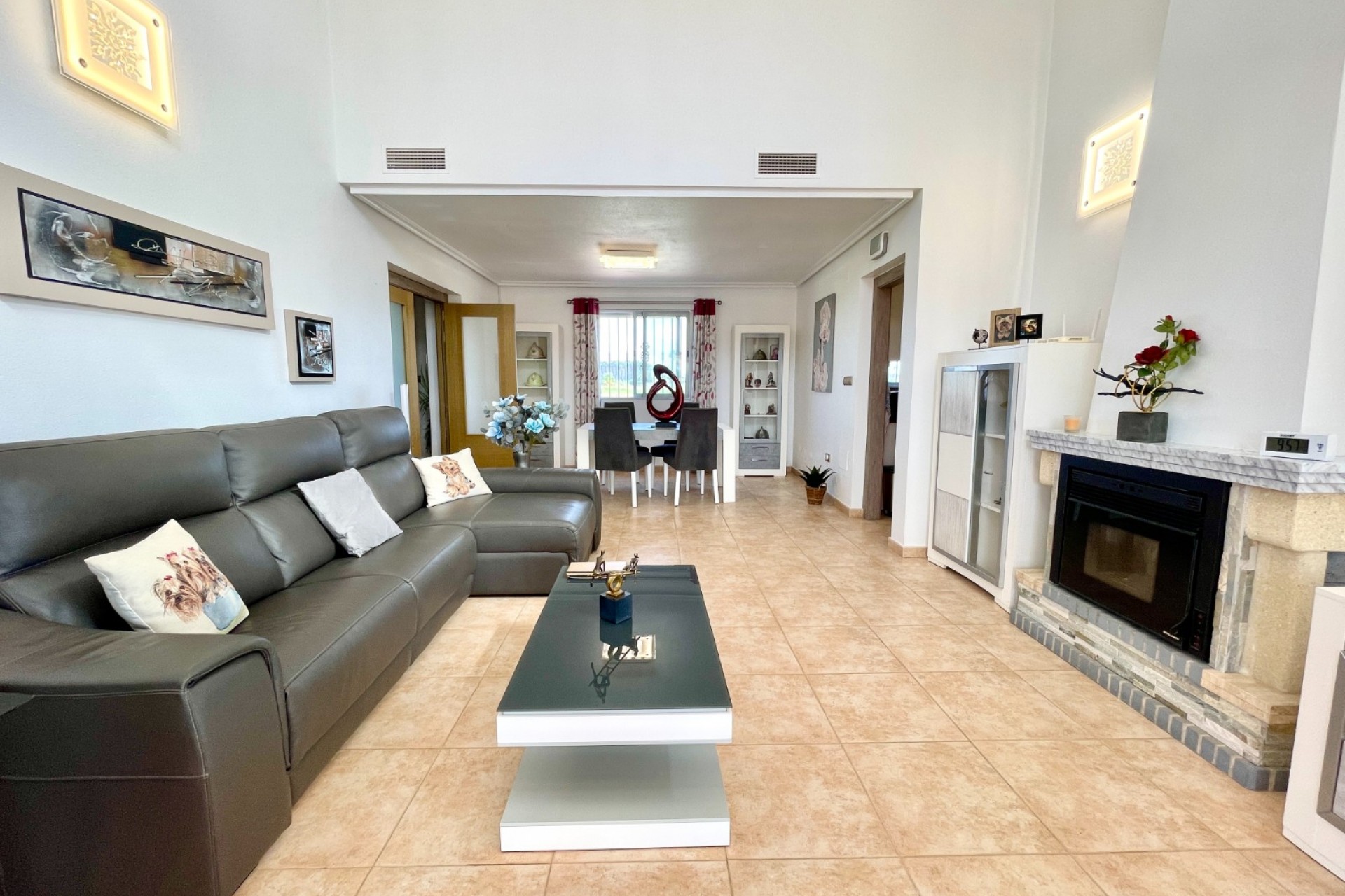 Brukt - Villa -
Catral - Costa Blanca