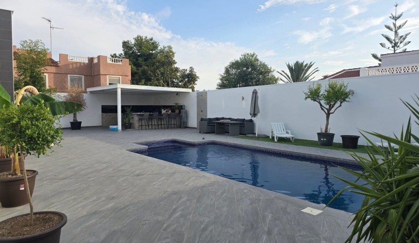 Brukt - Villa -
Ciudad Quesada - Costa Blanca