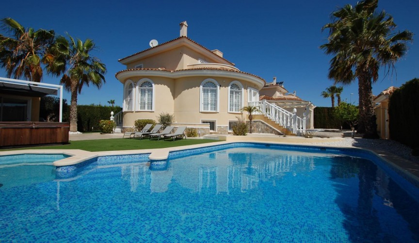 Brukt - Villa -
Ciudad Quesada - Costa Blanca