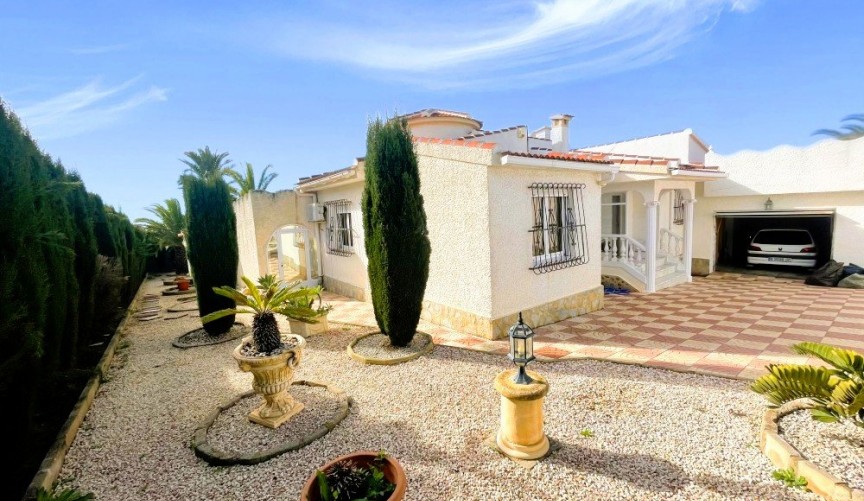 Brukt - Villa -
Ciudad Quesada - Costa Blanca