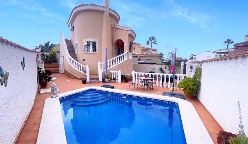 Brukt - Villa -
Ciudad Quesada - Costa Blanca