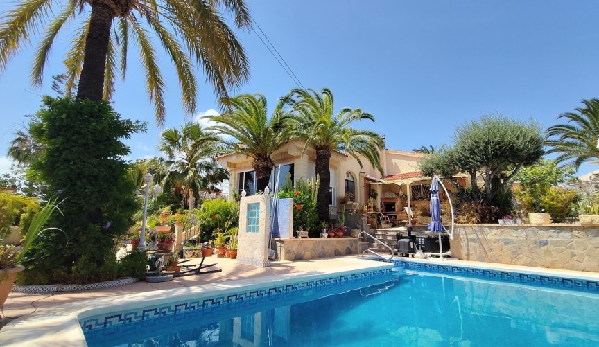 Brukt - Villa -
Ciudad Quesada - Costa Blanca