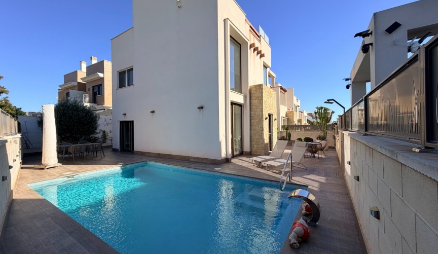 Brukt - Villa -
Ciudad Quesada - Costa Blanca