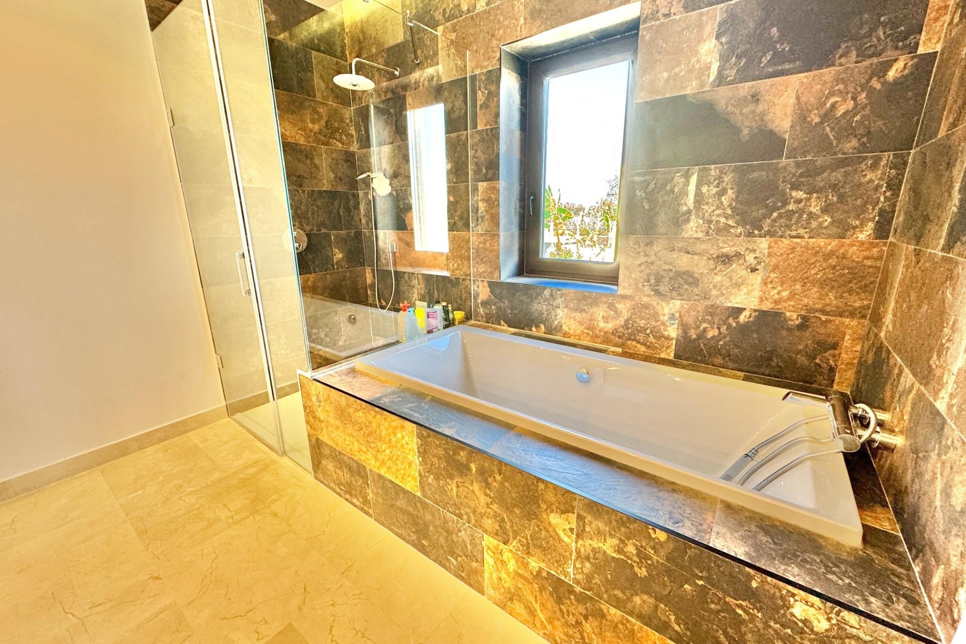 Brukt - Villa -
Dolores - Comunidad Valenciana