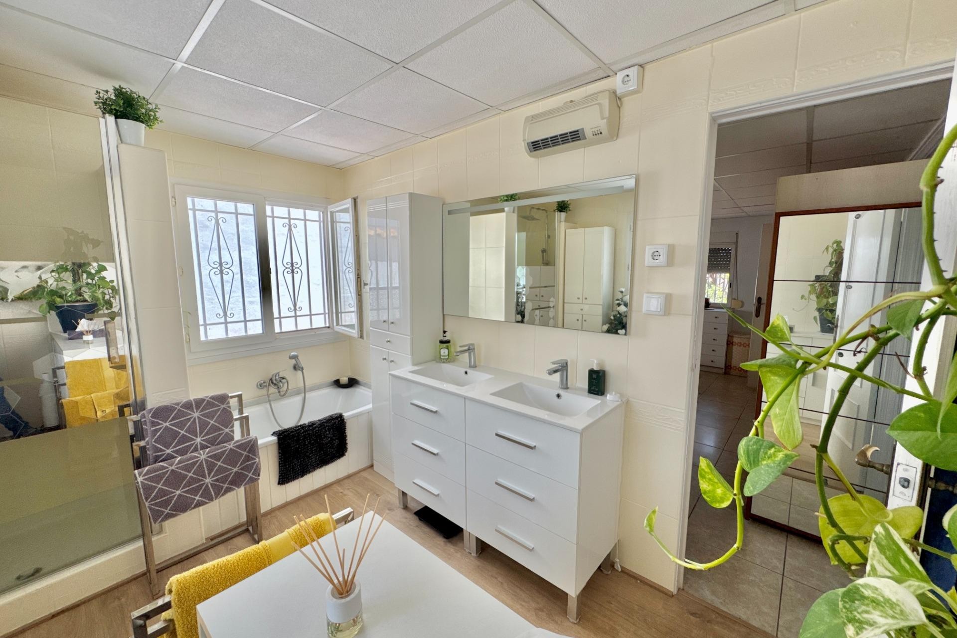 Brukt - Villa -
Dolores - Comunidad Valenciana