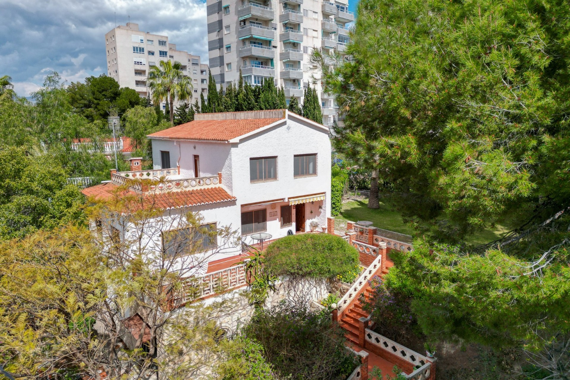 Brukt - Villa -
El Campello - Costa Blanca