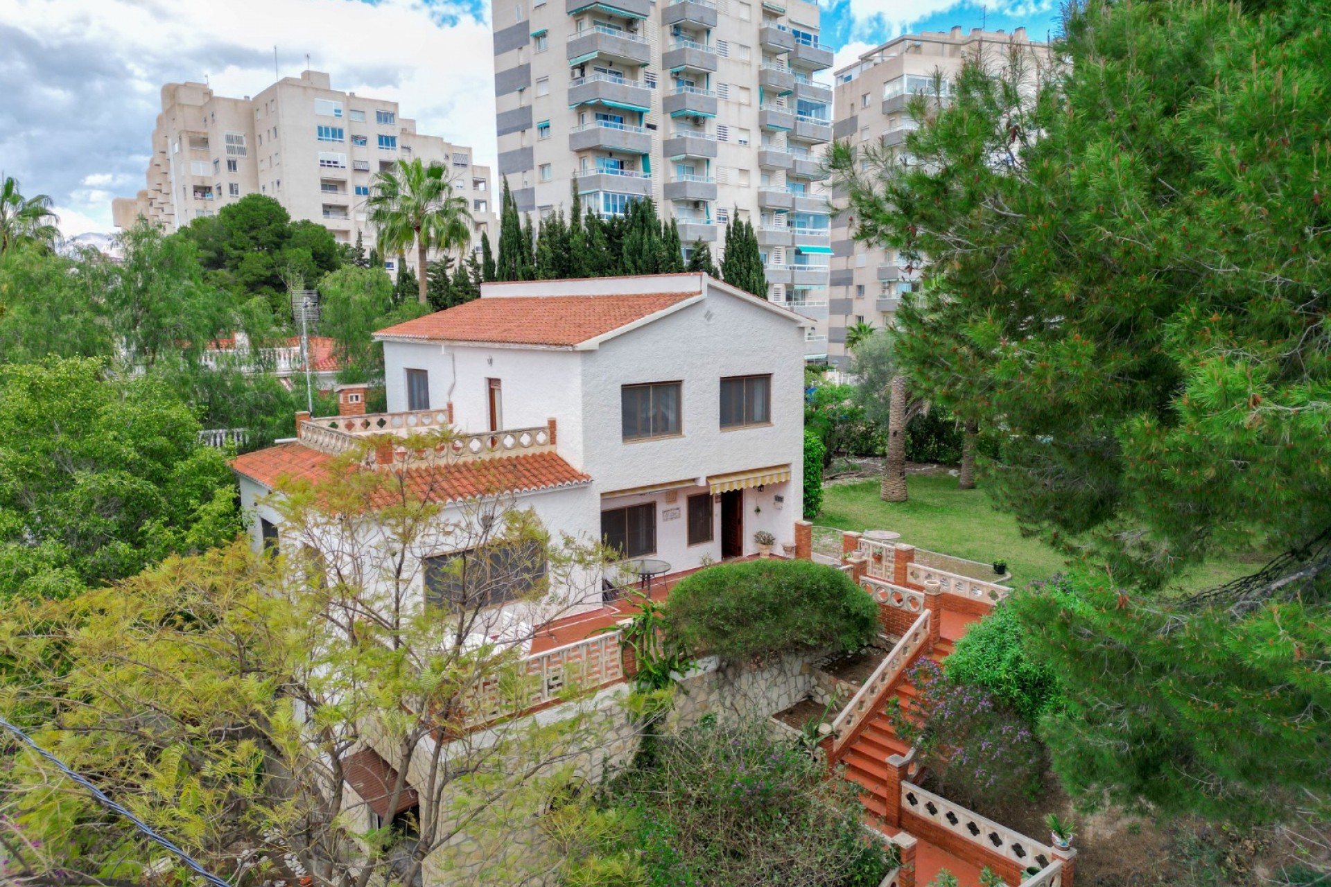 Brukt - Villa -
El Campello - Costa Blanca