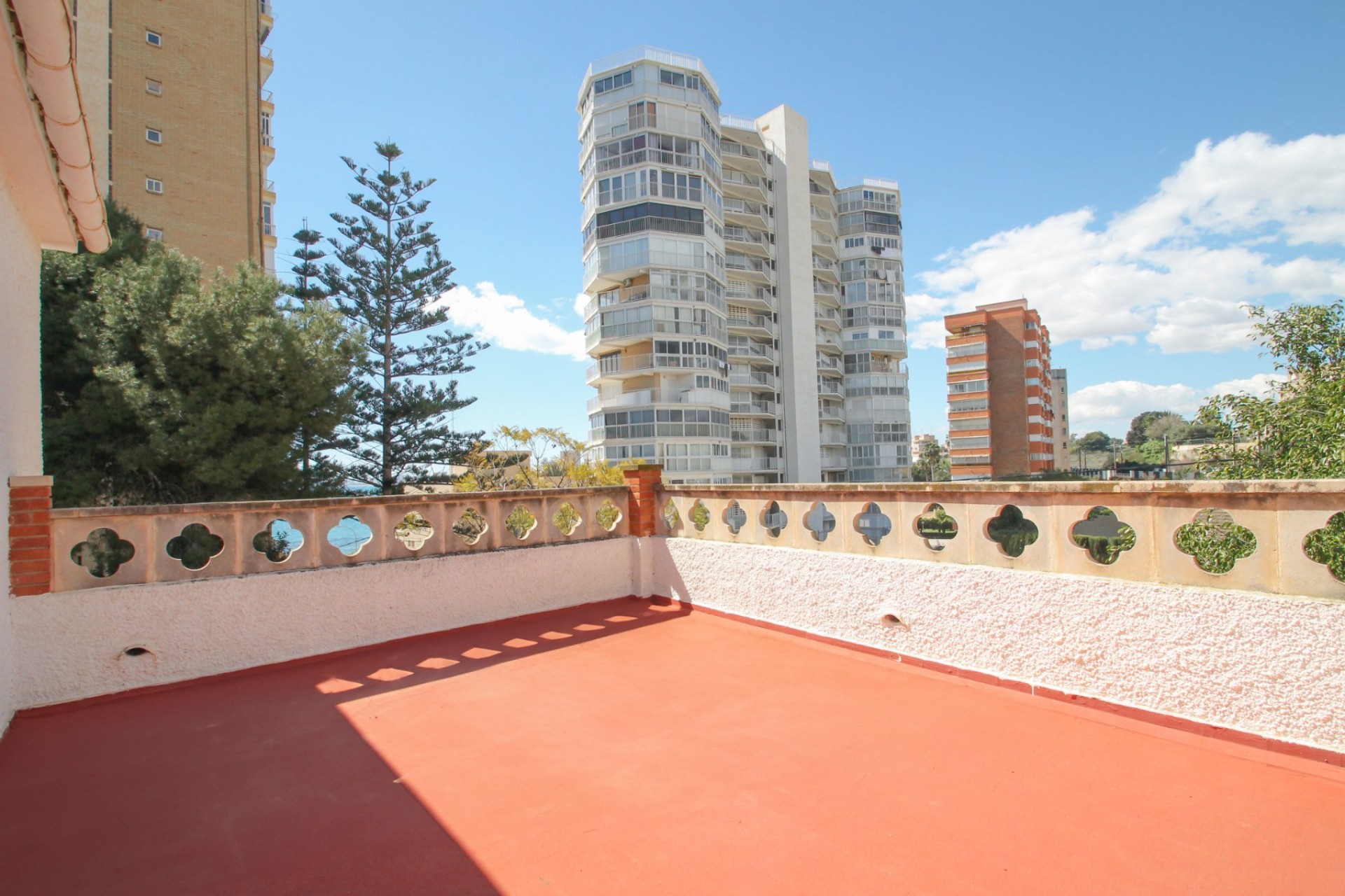 Brukt - Villa -
El Campello - Costa Blanca