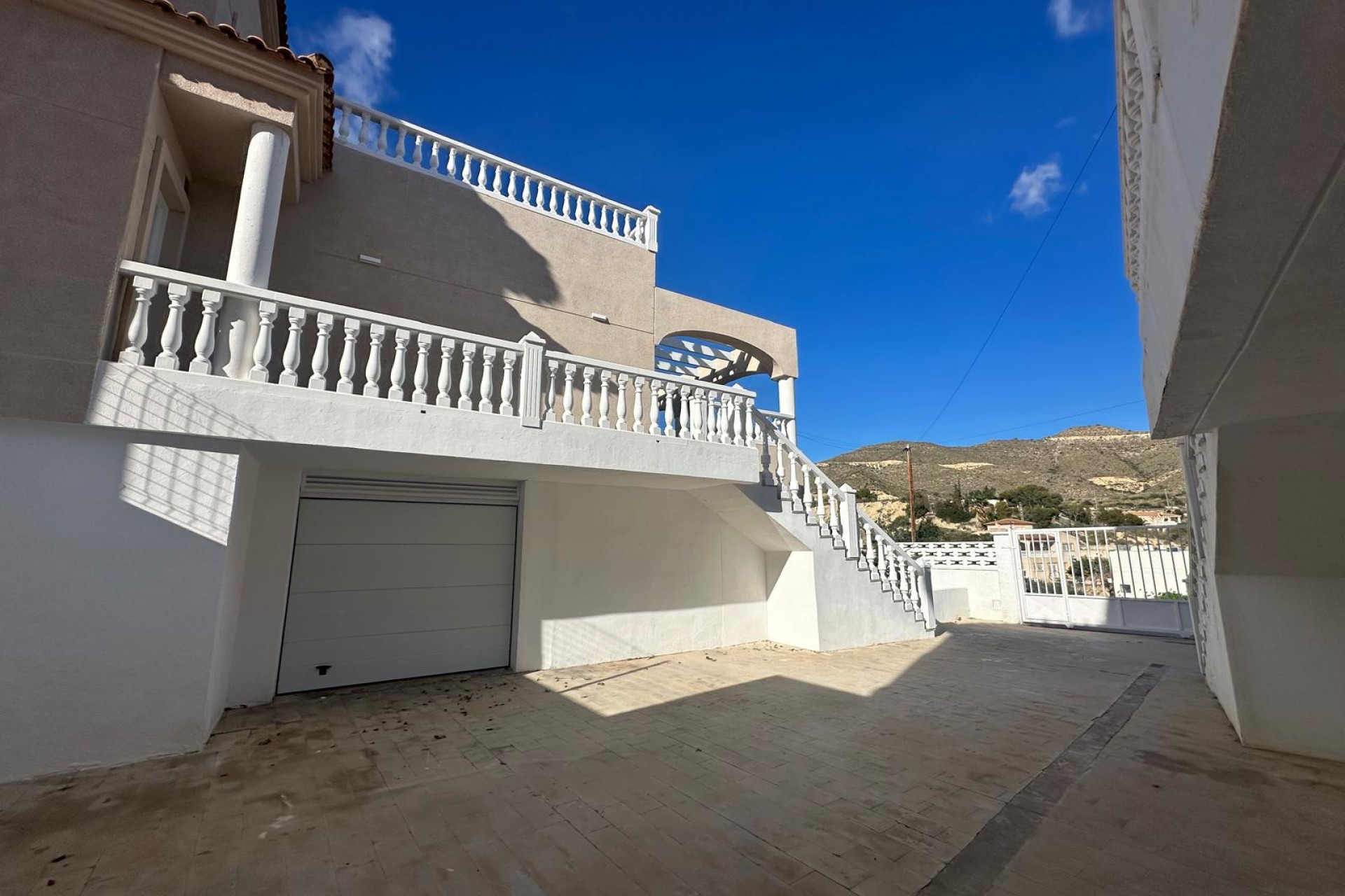 Brukt - Villa -
El Campello - Costa Blanca