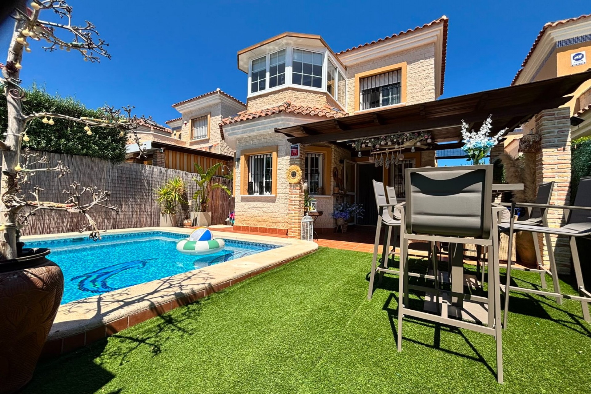 Brukt - Villa -
El Raso - Costa Blanca