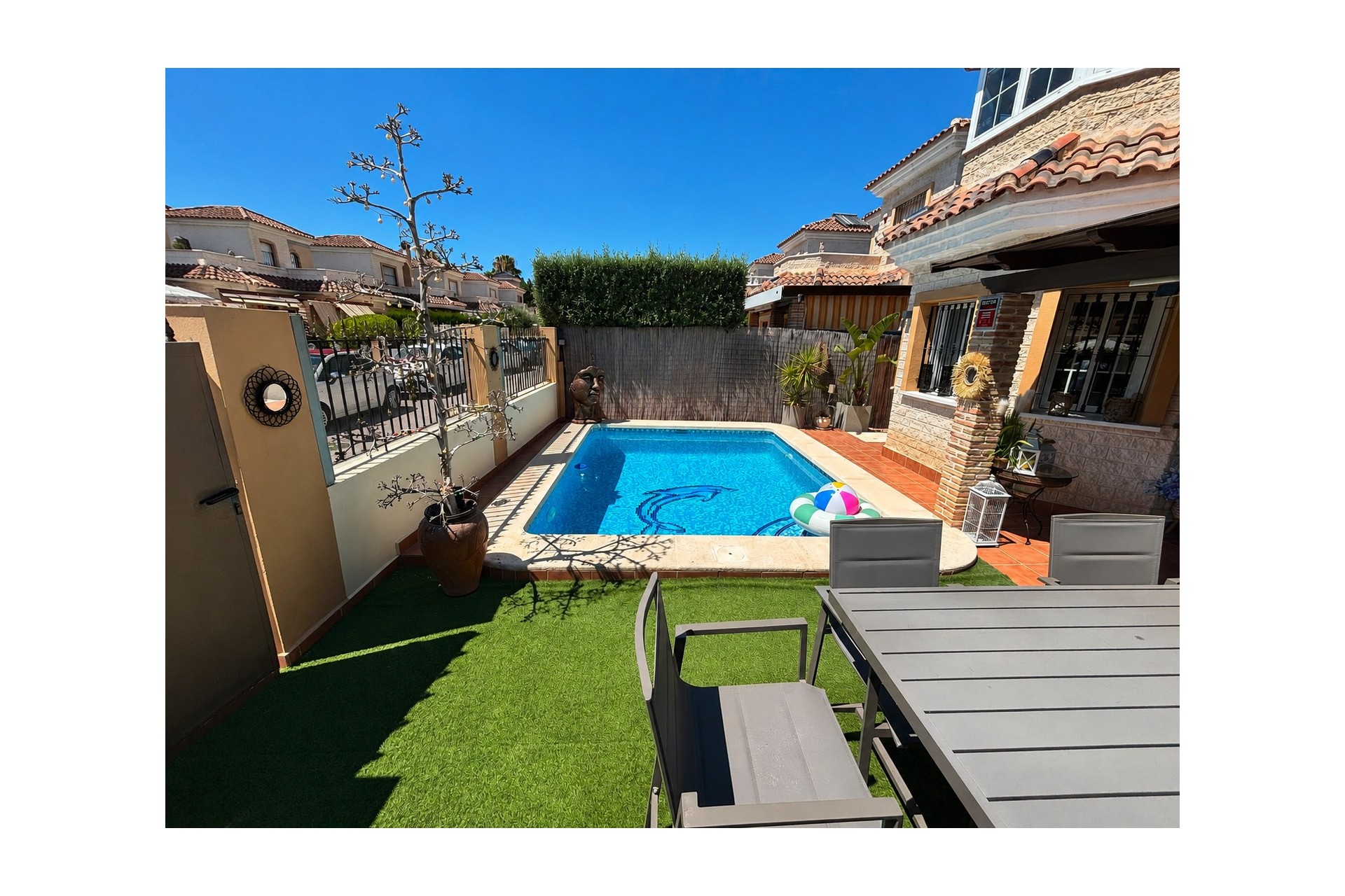Brukt - Villa -
El Raso - Costa Blanca