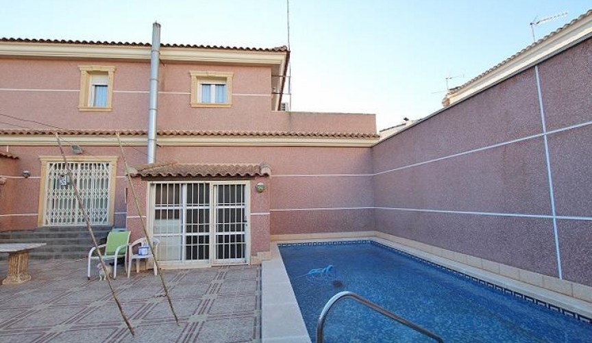 Brukt - Villa -
Formentera del Segura - C- Cooperativa