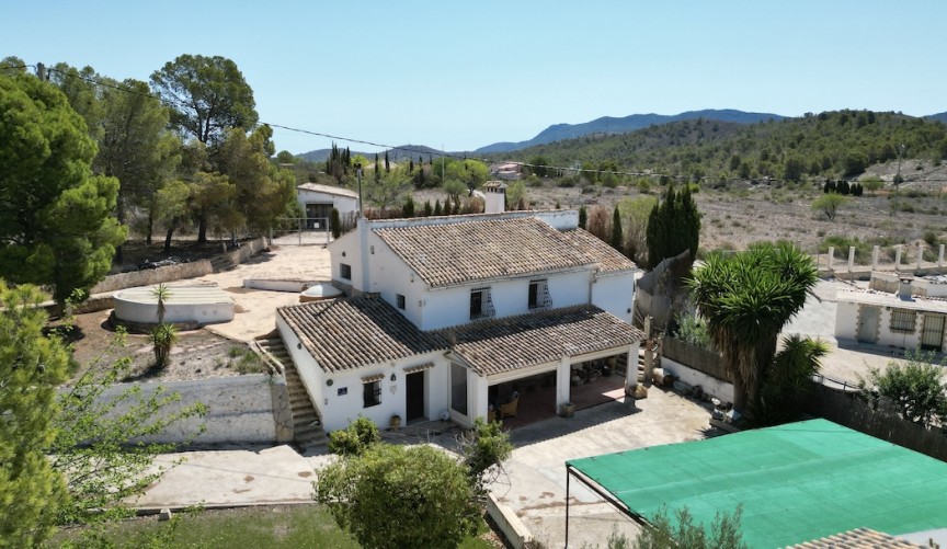 Brukt - Villa -
Hondón de las Nieves - Inland