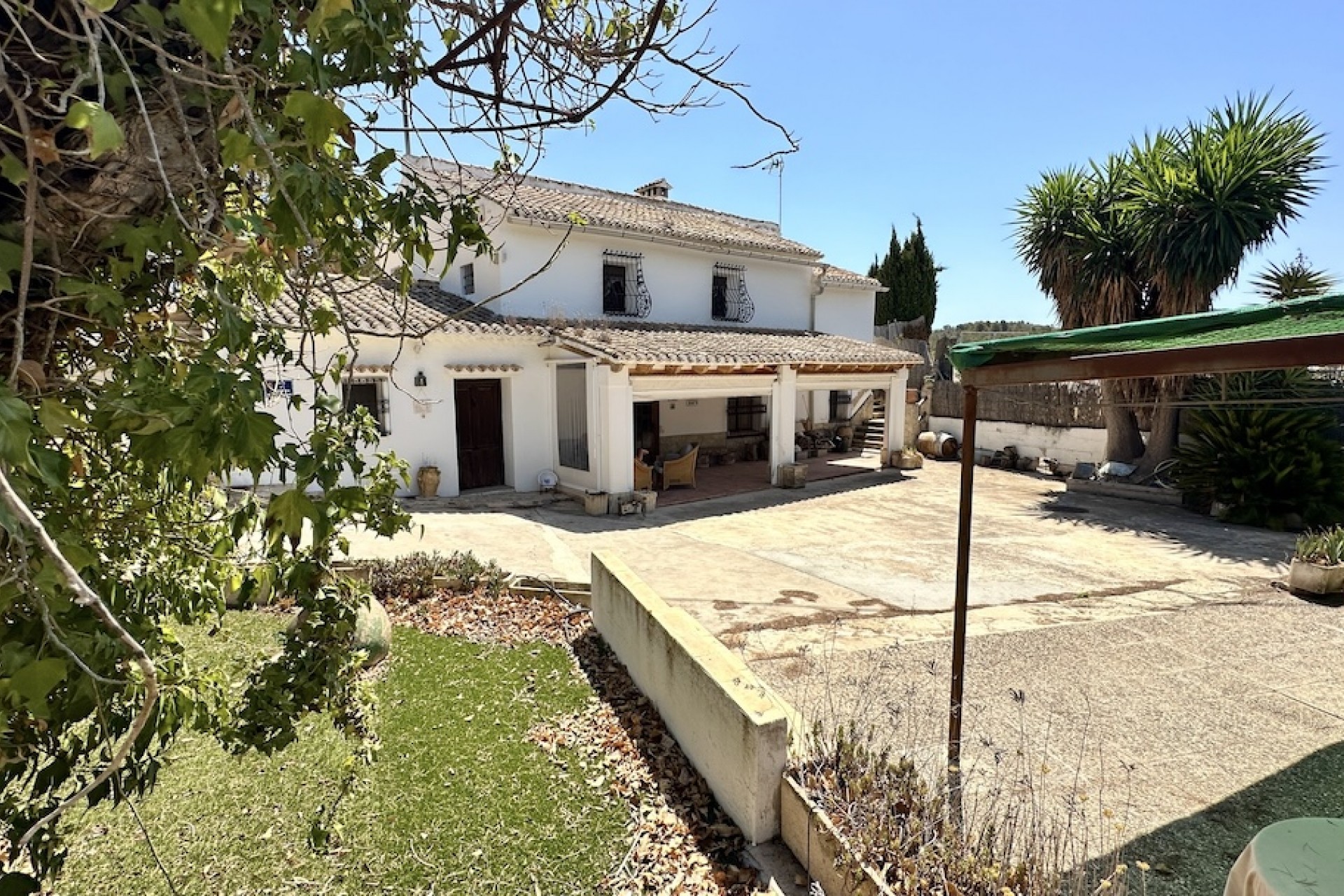 Brukt - Villa -
Hondón de las Nieves - Inland