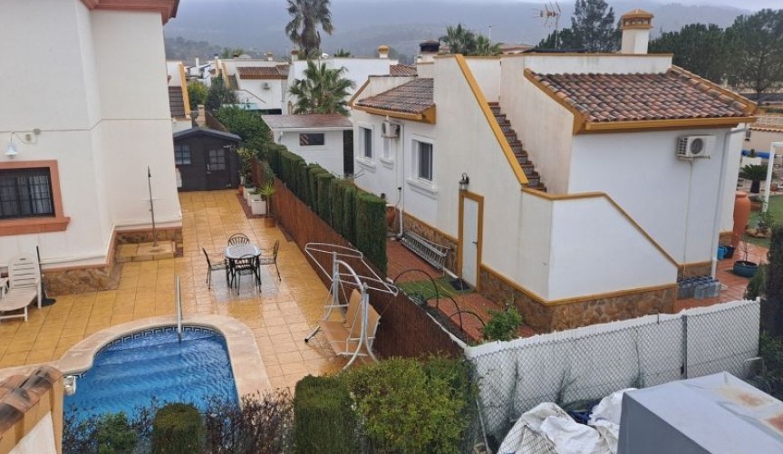 Brukt - Villa -
Hondón de las Nieves - Inland