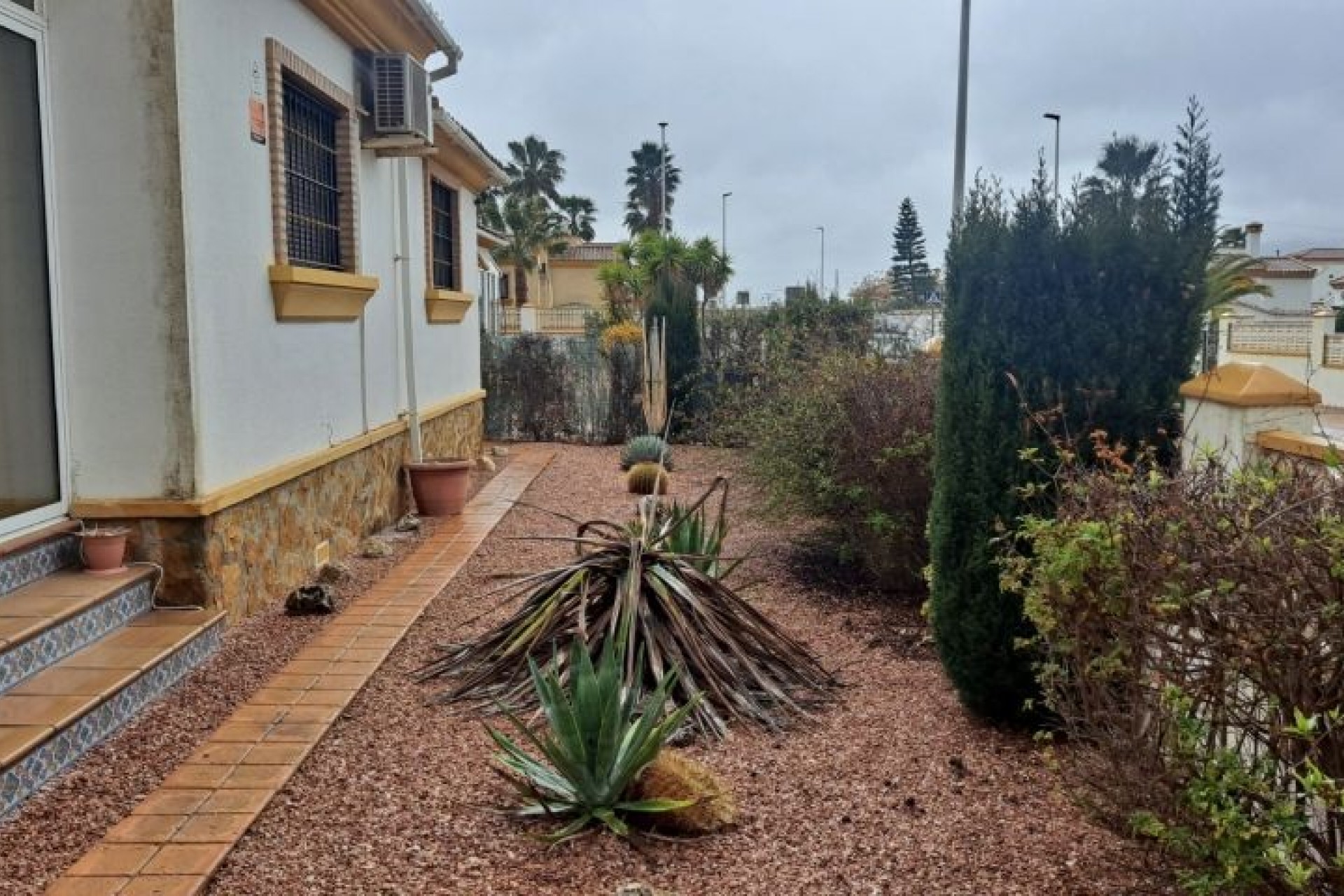 Brukt - Villa -
Hondón de las Nieves - Inland