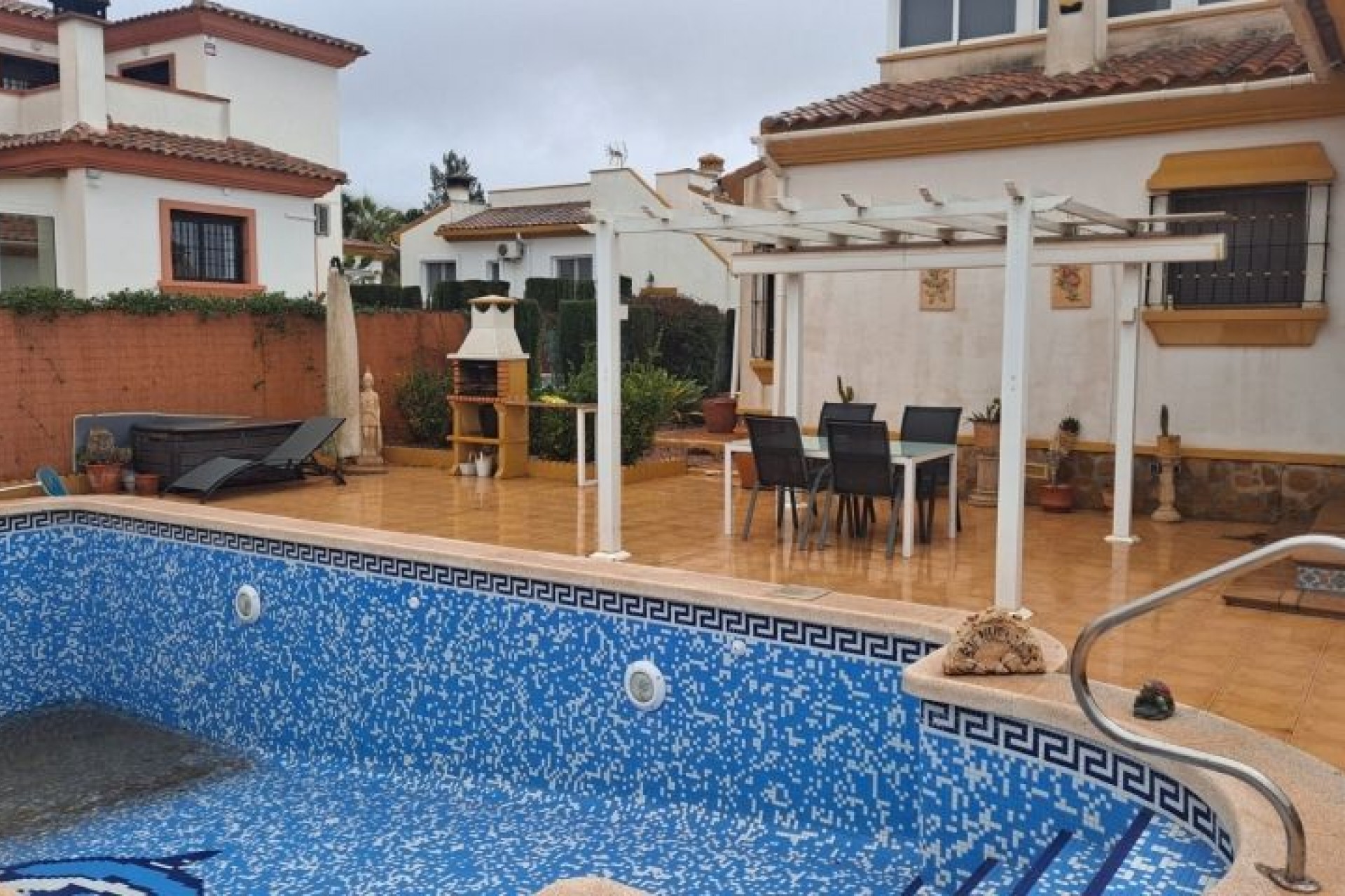 Brukt - Villa -
Hondón de las Nieves - Inland