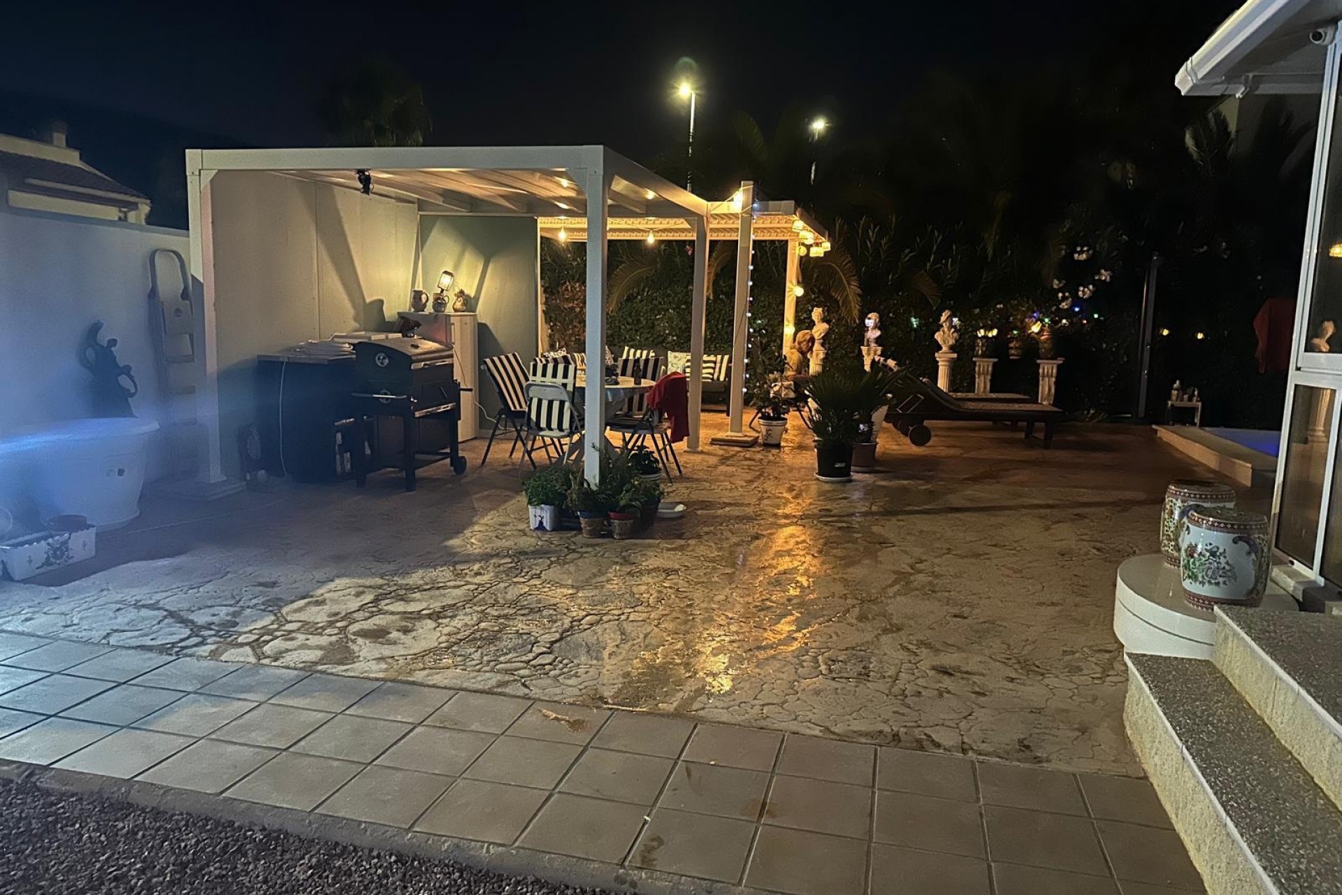 Brukt - Villa -
Hondón de las Nieves - Inland