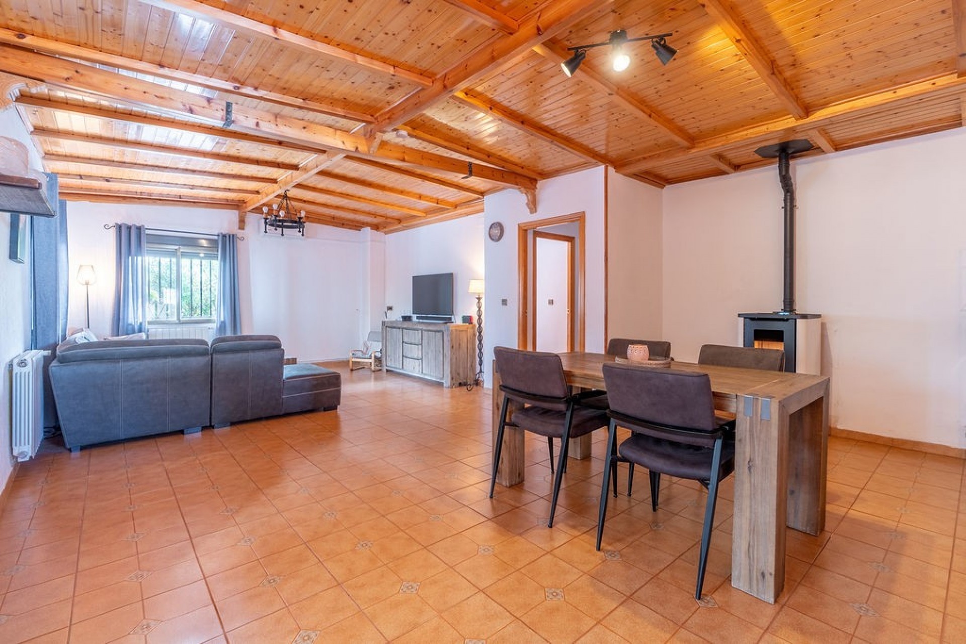 Brukt - Villa -
Hondón de las Nieves - Inland