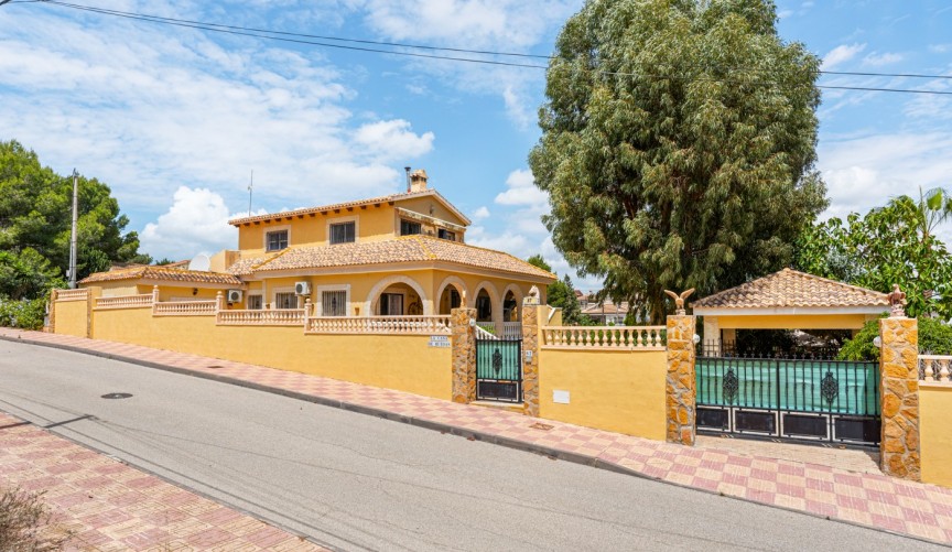 Brukt - Villa -
Jacarilla - Inland