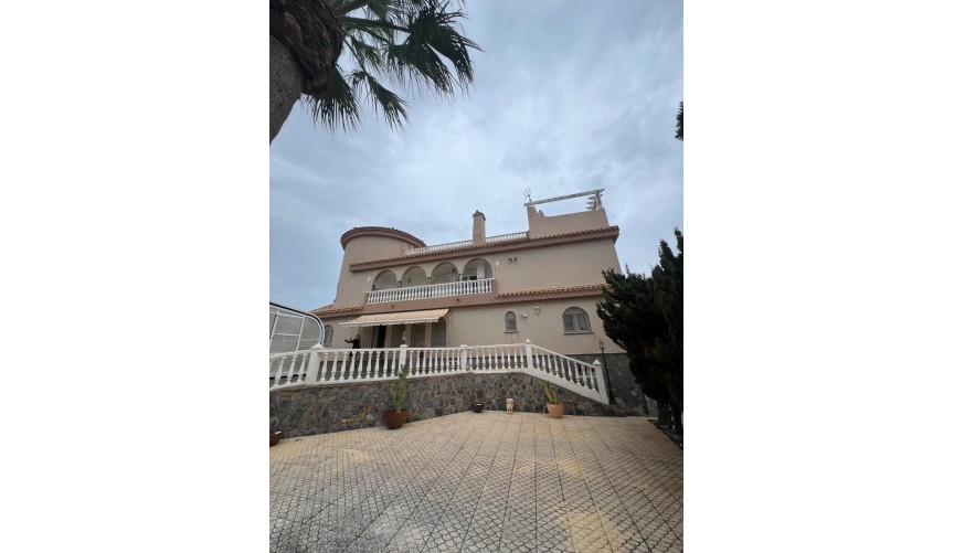 Brukt - Villa -
La Manga del Mar Menor - Km 17