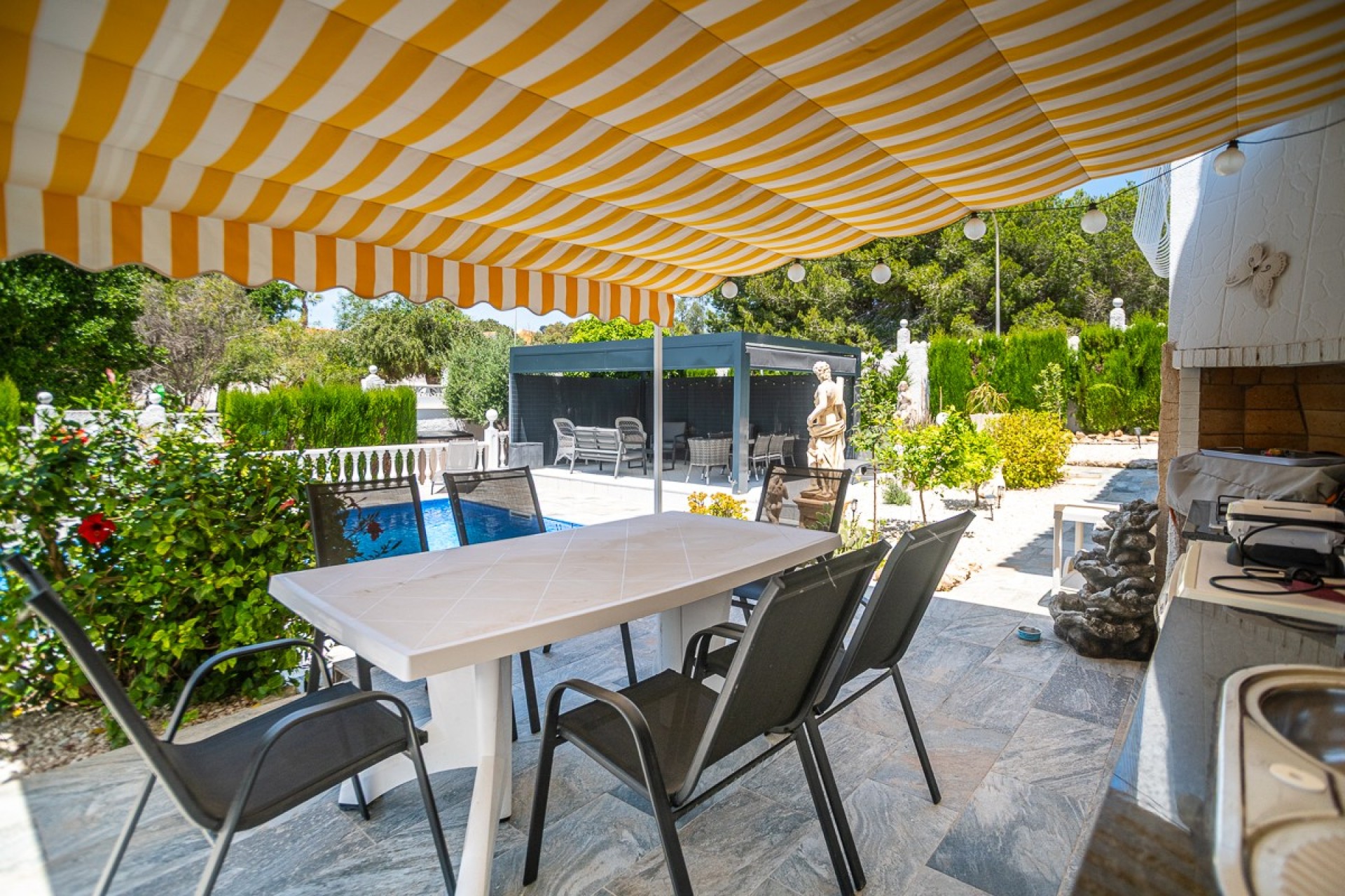 Brukt - Villa -
La Marina - Costa Blanca