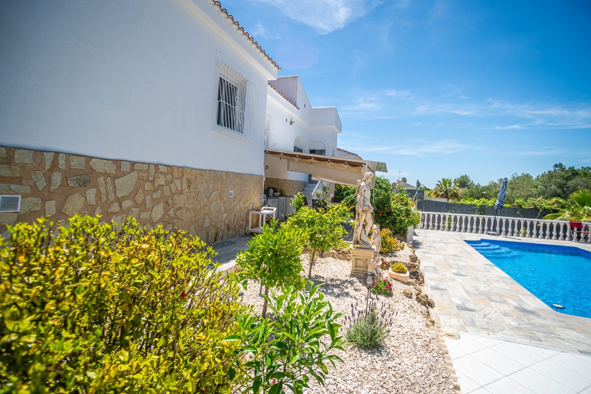Brukt - Villa -
La Marina - Costa Blanca
