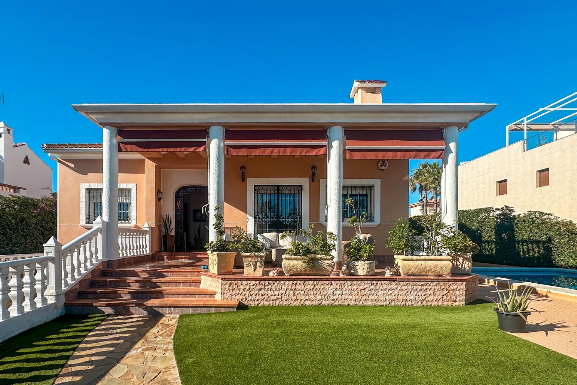 Brukt - Villa -
La Mata - Costa Blanca