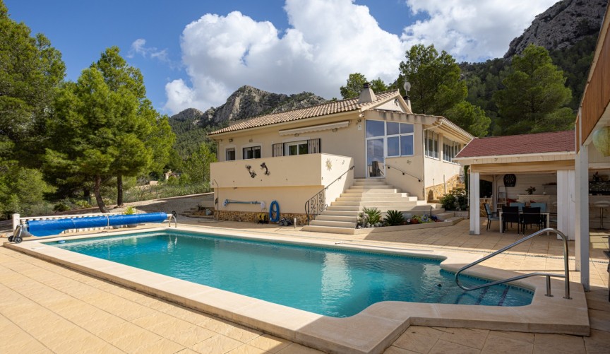 Brukt - Villa -
La Zarza - Inland