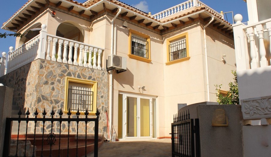 Brukt - Villa -
La Zenia - Costa Blanca