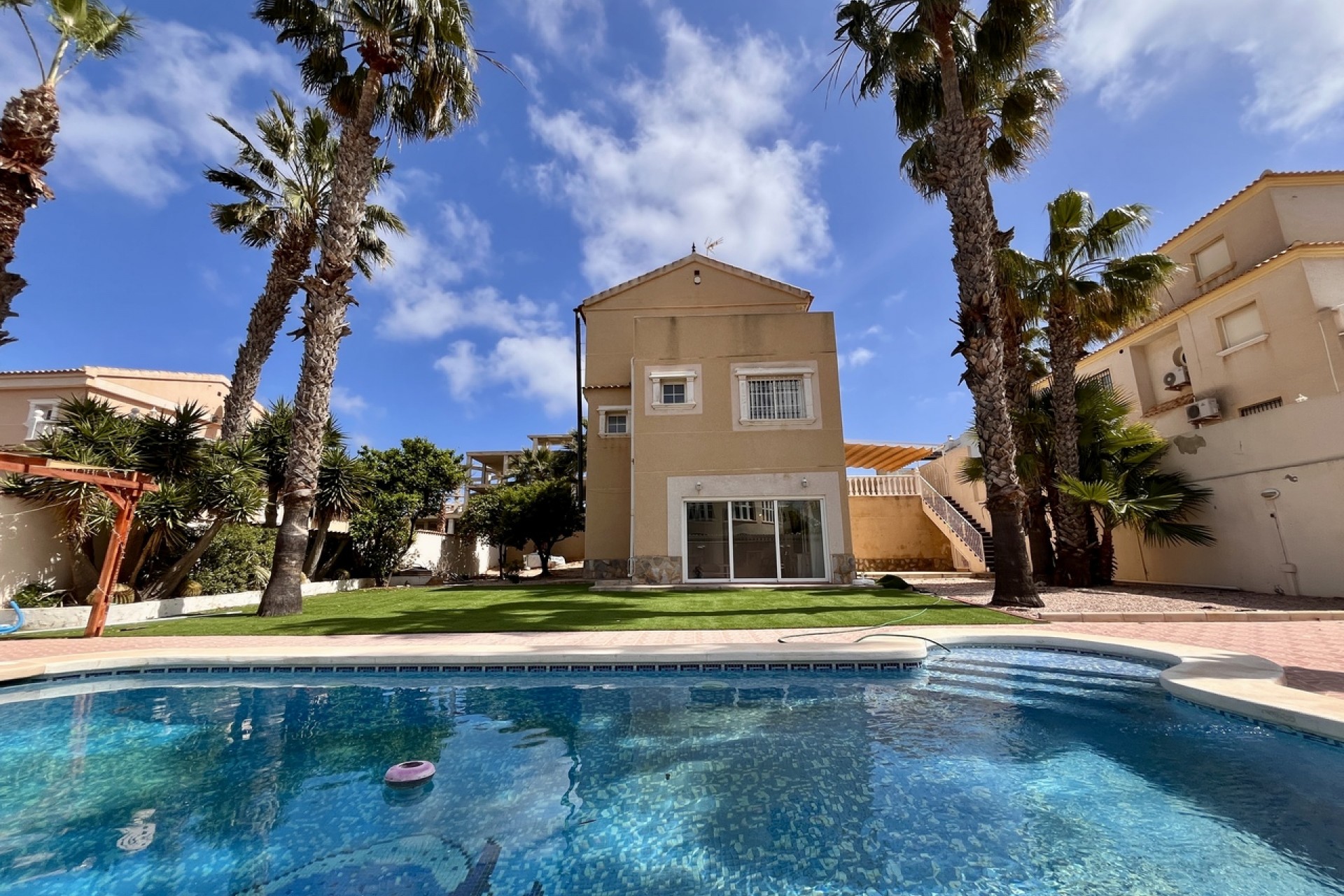 Brukt - Villa -
La Zenia - Costa Blanca