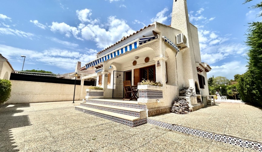 Brukt - Villa -
La Zenia - Costa Blanca