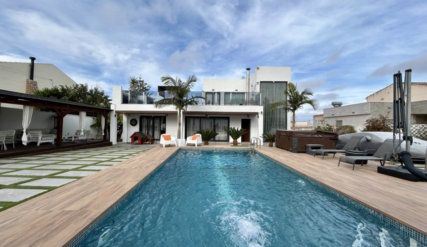 Brukt - Villa -
Los Balcones - Costa Blanca