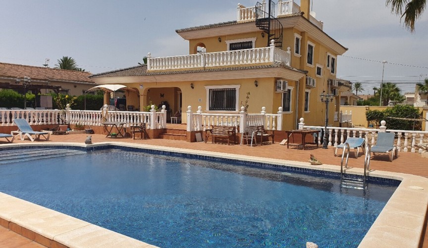 Brukt - Villa -
Los Balcones - Costa Blanca