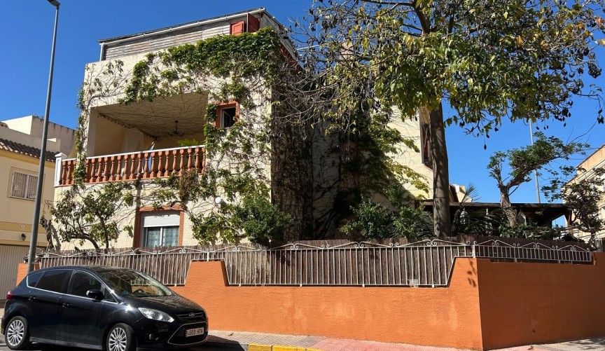 Brukt - Villa -
Los Montesinos - Costa Blanca