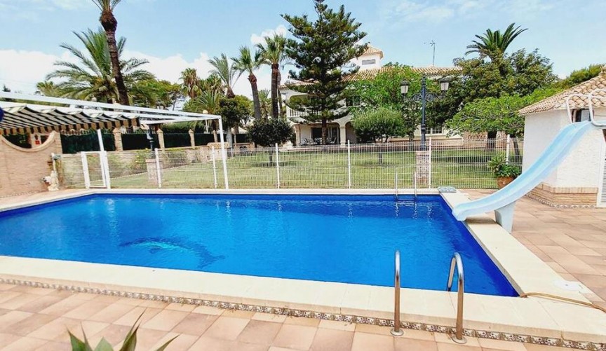 Brukt - Villa -
Orihuela Costa - Cabo Roig