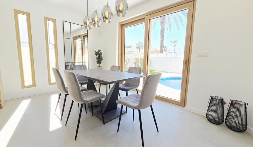 Brukt - Villa -
Orihuela Costa - Cabo Roig