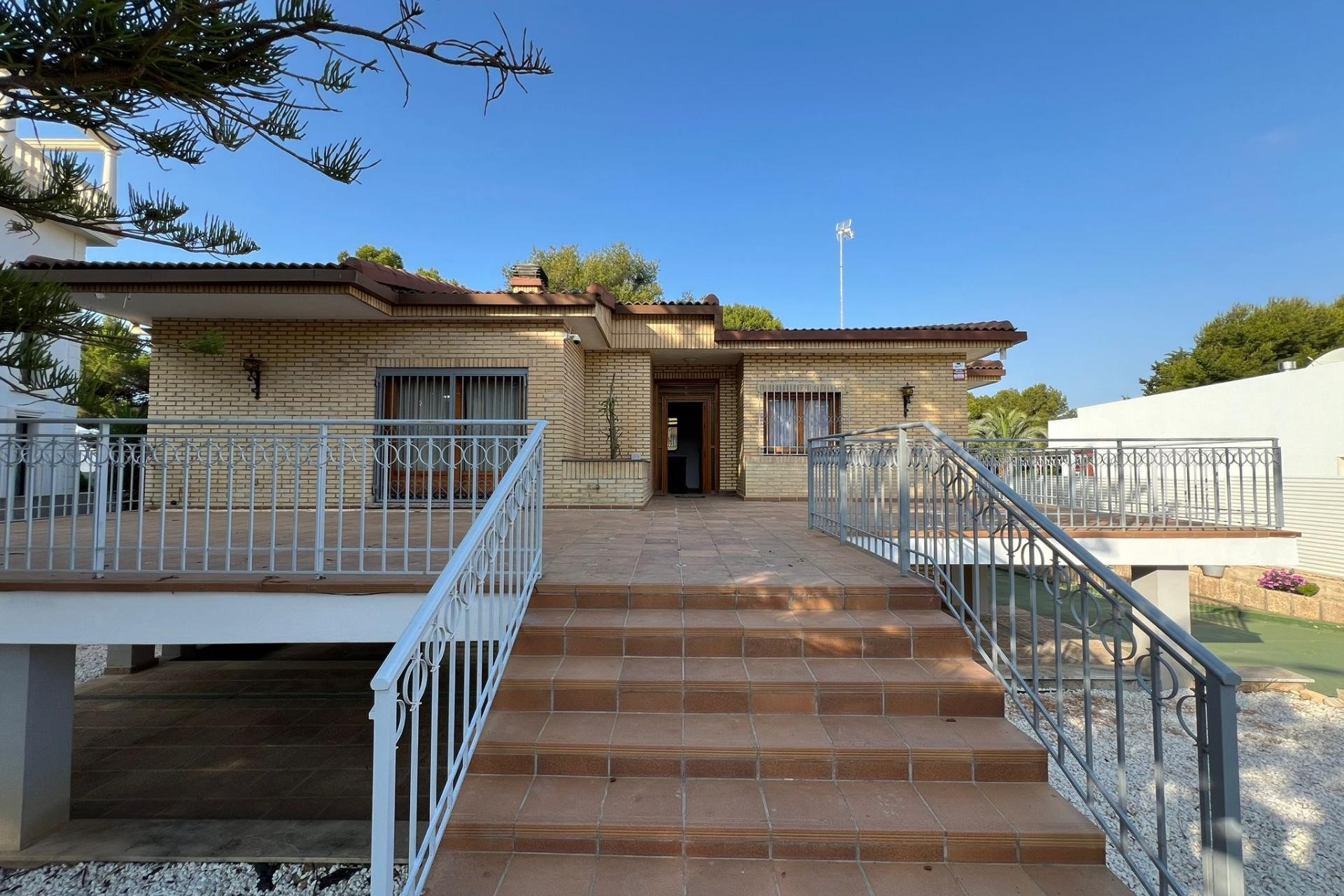 Brukt - Villa -
Orihuela Costa - Campoamor